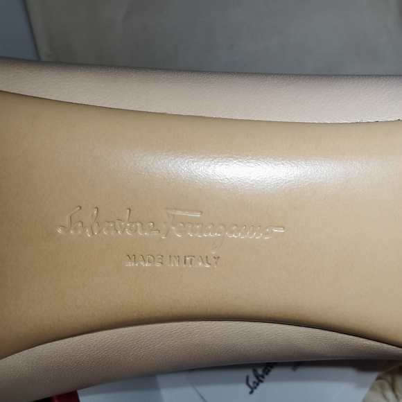 Authentic Salvatore Ferragamo - Picture 7 of 10